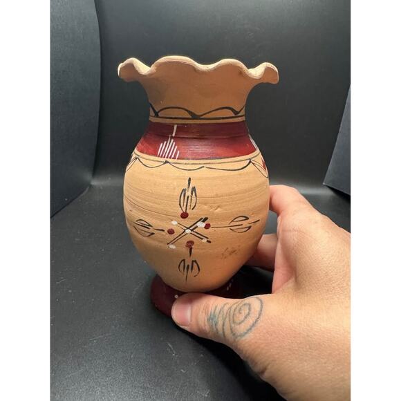 Vintage Handpainted Native American Small Clay Decorative Vase - Picture 8 of 9
